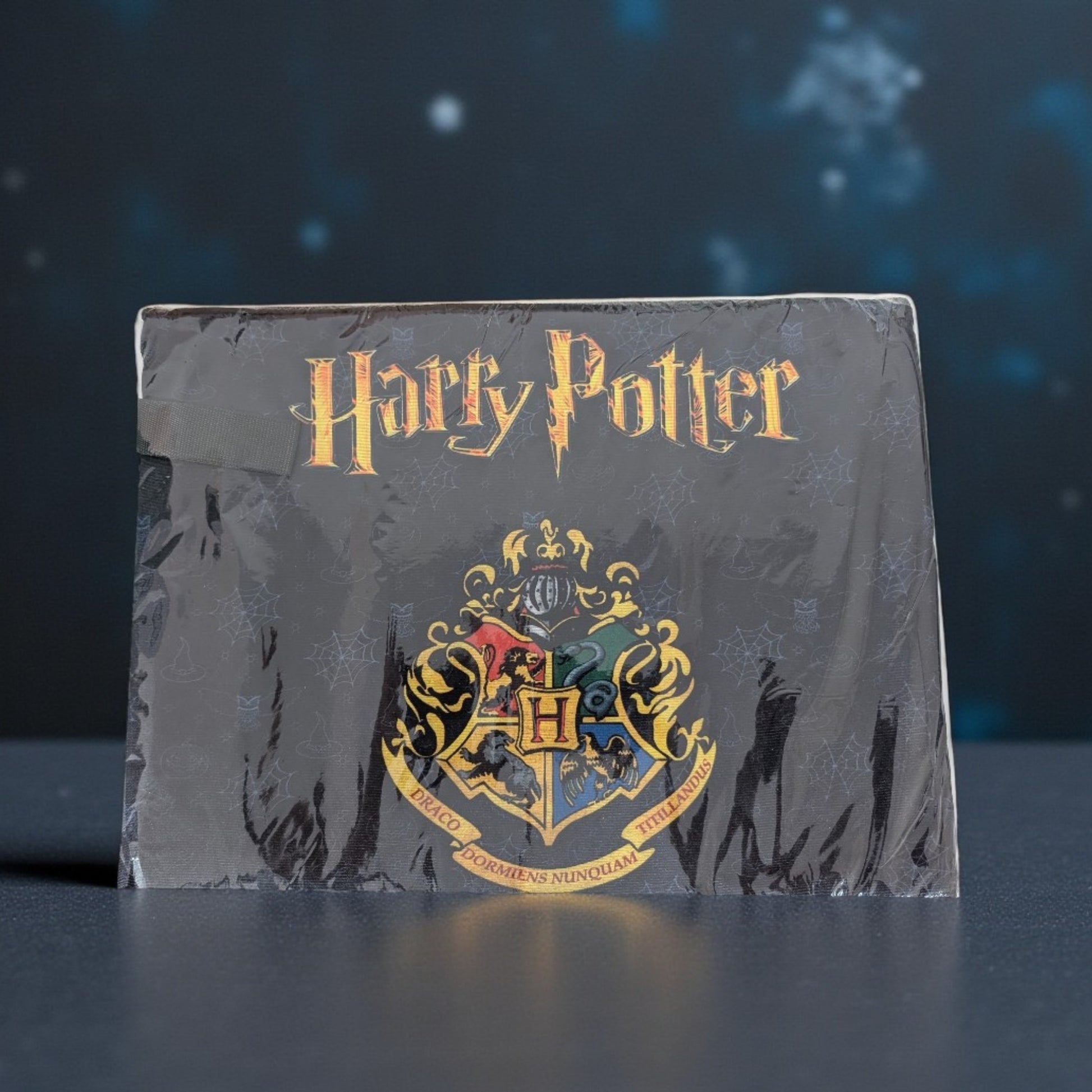 Harry Potter Hogwarts crest A4 document folder suitable for school papers and slim laptop storage